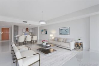 Disfrute de la Brisa de este Espectacular Condominio frente al Mar!